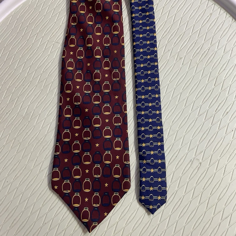 TOMMY HILFIGER MENS TIE BURGUNDY WITH BLUE AND GOLD RINGS 3.75"X 57"